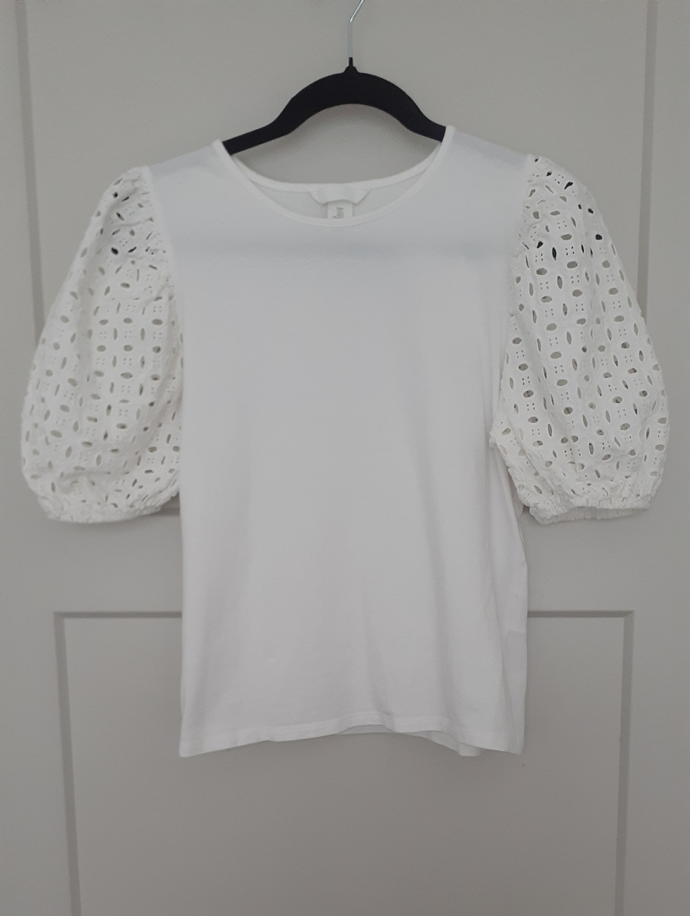 H&M Cream Eyelet Puff Sleeve Tee